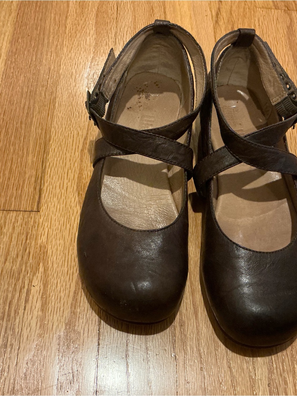 Classic Brown Cross-Strap Women's Flats